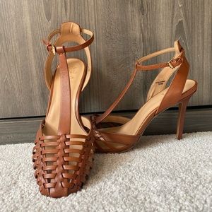 Banana Republic size 8.5 cognac brown basket weave heels